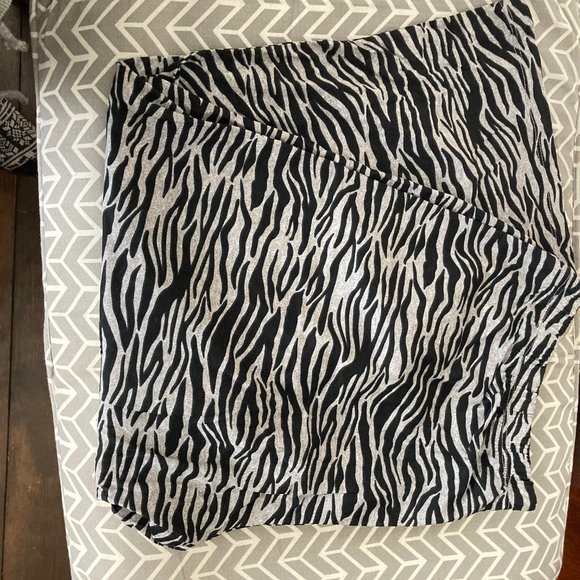 Cotton pajama set. Tags on. Never worn. - Picture 7 of 8